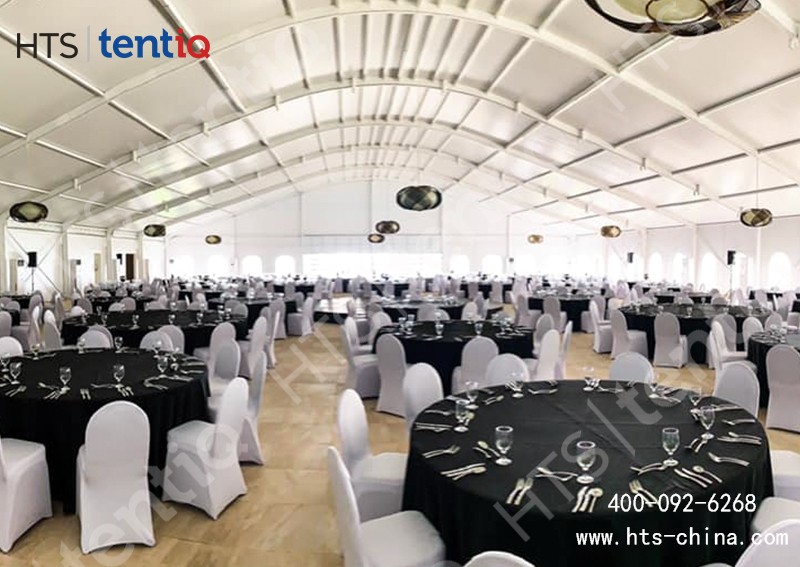 這座篷房空間容納近3000人,抗風達12級可輕松承接各種活動 這座篷房空間容納近3000人,抗風達12級可輕松承接各種活動