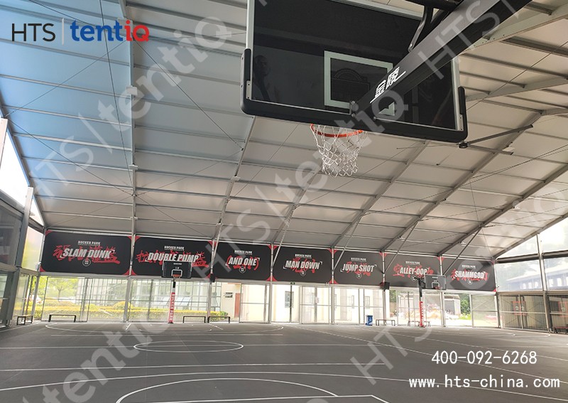戶外篷房籃球館縱使狂風暴雨，也能從容應對
