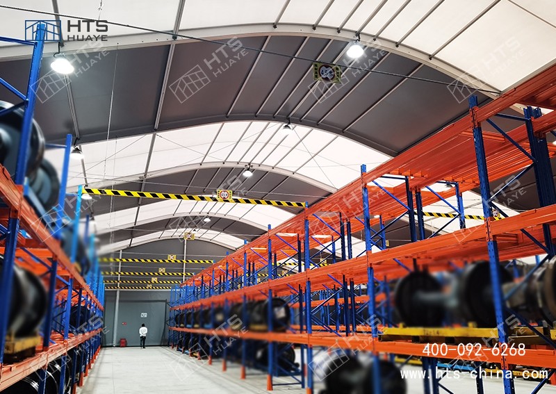 這是一家專注于大跨度抗臺(tái)風(fēng)倉儲(chǔ)篷房生產(chǎn)的專業(yè)工廠 這是一家專注于大跨度抗臺(tái)風(fēng)倉儲(chǔ)篷房生產(chǎn)的專業(yè)工廠